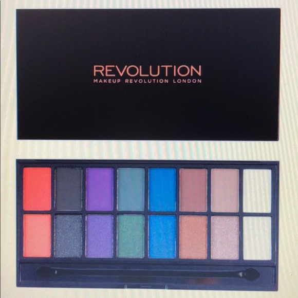 🌟HOST PICK🌟Revolution DARK REIGN Eyeshadow Box - Picture 1 of 2
